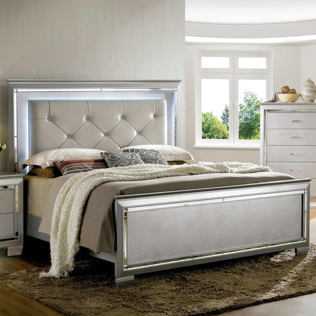  Furniture of America Bellanova CM7979SV 6 pc California King Upholstered Panel Bedroom Set IMAGE 1