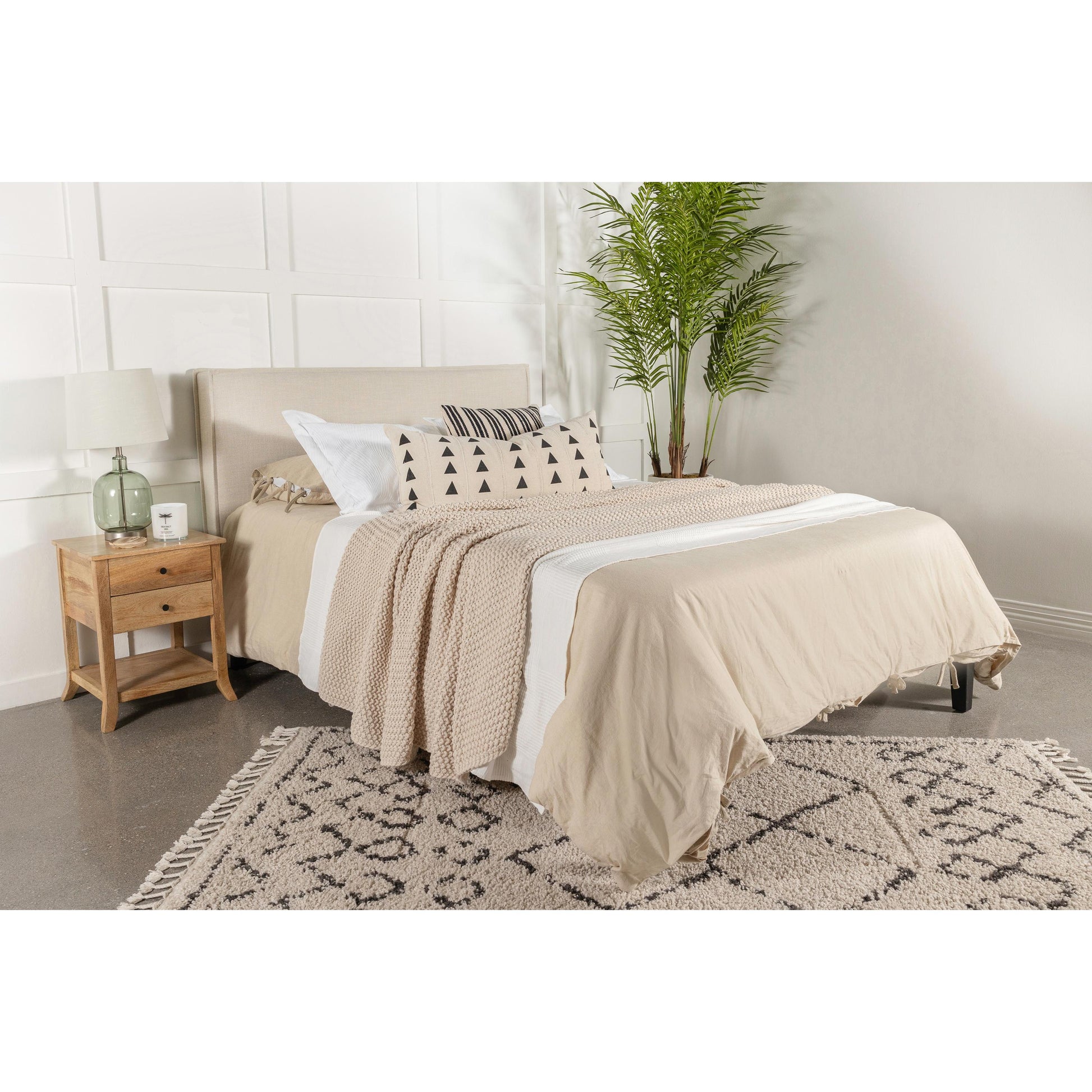  Coaster Furniture Izzy 315985K Upholstered King Panel Headboard - Sand IMAGE 6