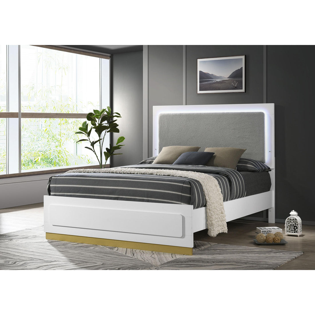  Size_King  -- Caraway Upholstered Panel Bed IMAGE 1