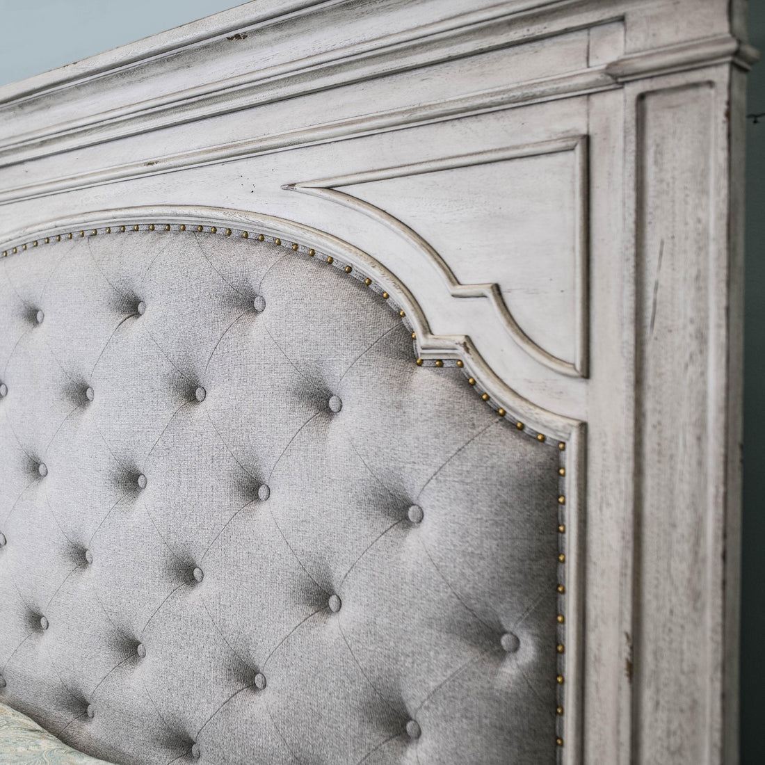  Steve Silver Furniture Highland Park HP900QBW Queen Bed Ivory IMAGE 1