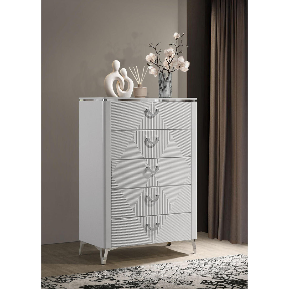  Coaster Furniture Cassia 215795 5-drawer Bedroom Chest - White High Gloss IMAGE 1